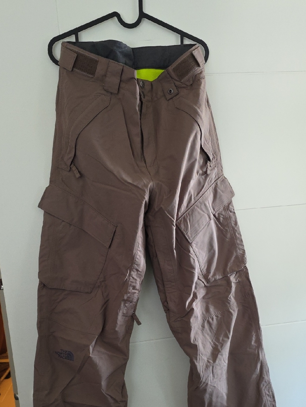 The North Face HyVent Snow Pants from Fall 2011 (F11) collection. Size S